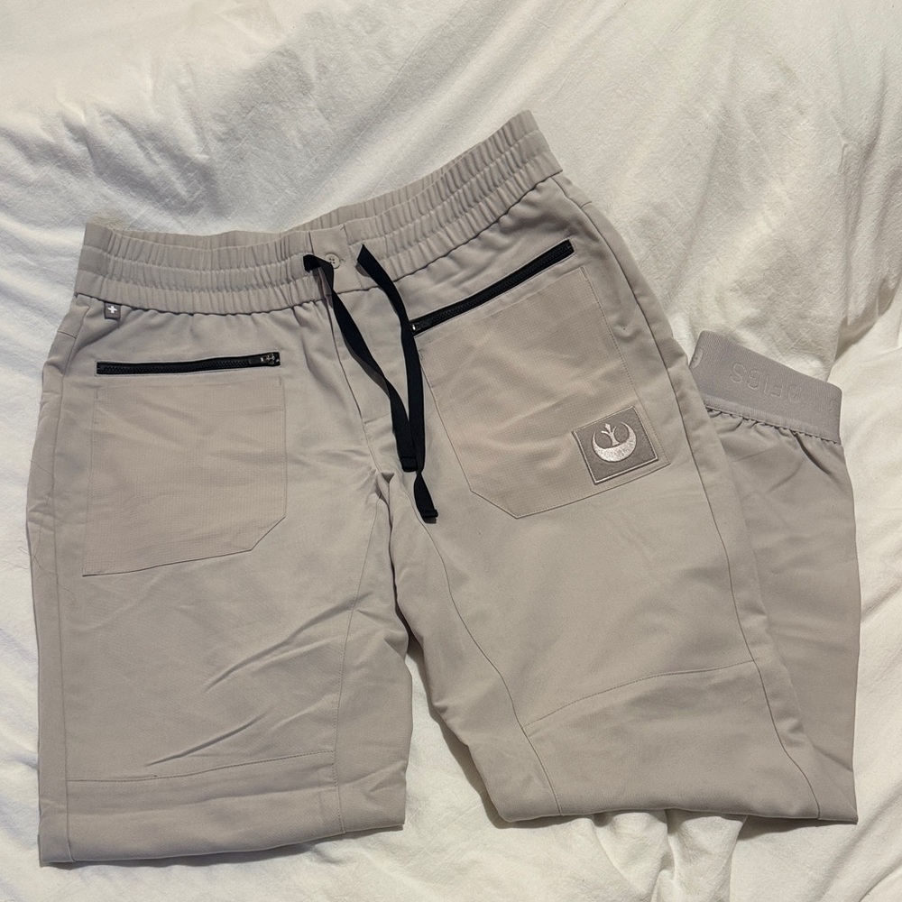 FIGS Star Wars jogger scrub pants in tan MEDIUM